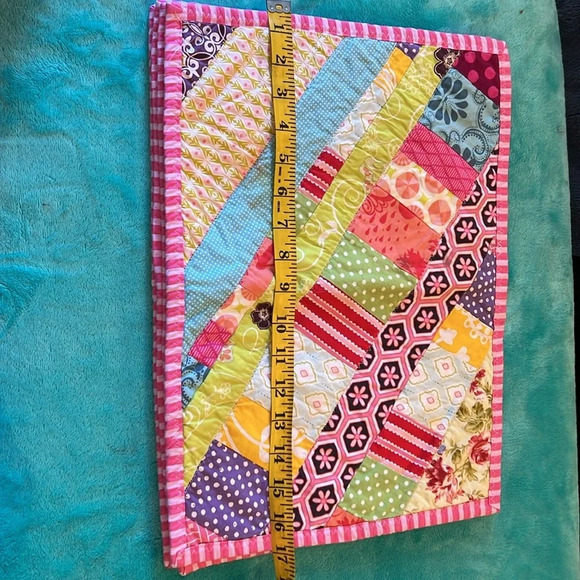 Homemade quilted placemats.  Set of 4, reversible. 2 beautiful designs - Picture 10 of 11